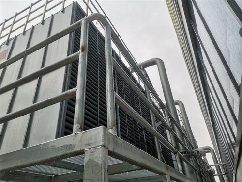 深圳閉式冷卻塔廠家針對冷卻塔集水盤和補水方式(深